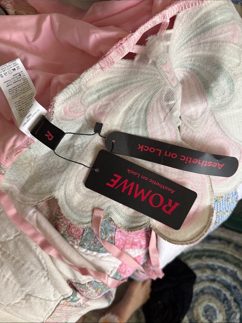 Pink Floral Embellished Butterfly Crop Top NWT - Picture 5 of 5
